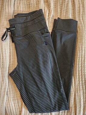 HALARA Black with Gray Pinstripe Full-Length Leggings